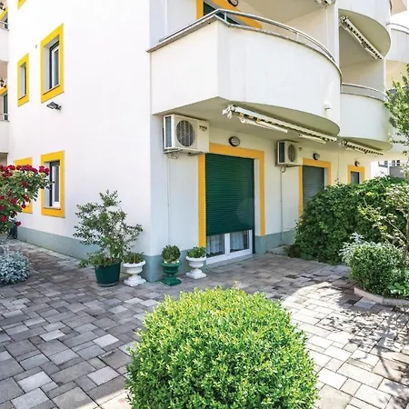 Appartement Awesome In With House Sea View *